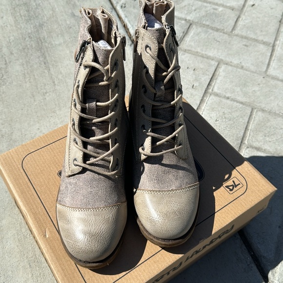 NIB Cream Boots Sz 7 Dirty Laundry - Picture 2 of 5